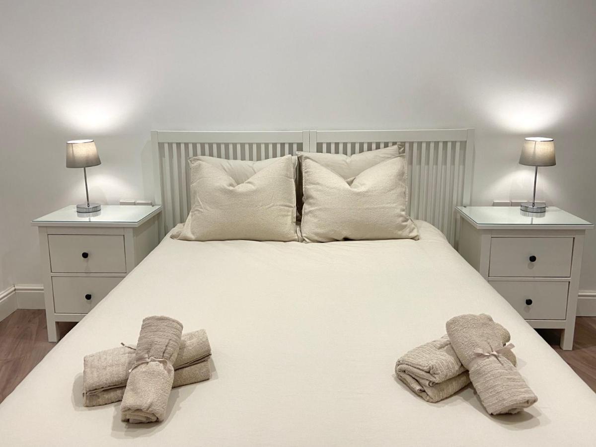 Modern City Centre Two Bedroom Windsor Apartment - Grand Central House Gibraltar Exteriör bild