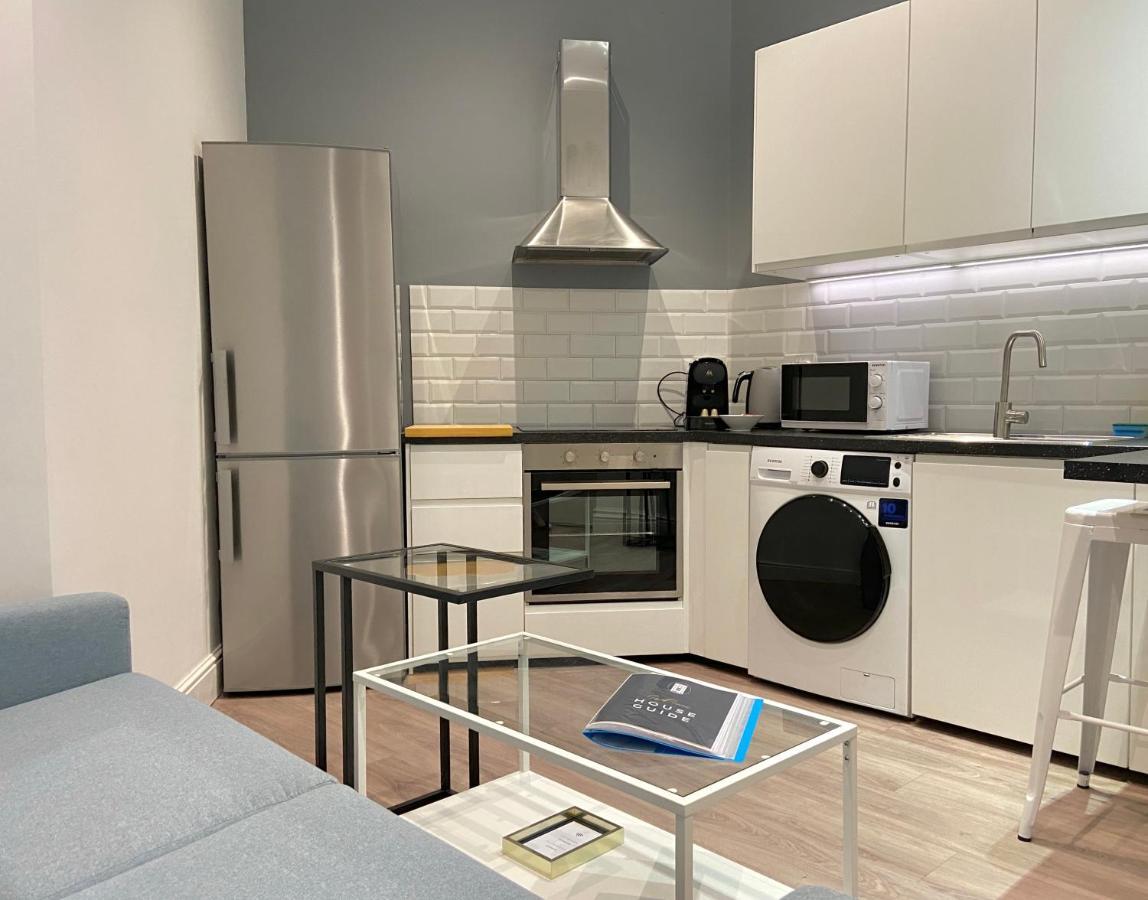Modern City Centre Two Bedroom Windsor Apartment - Grand Central House Gibraltar Exteriör bild