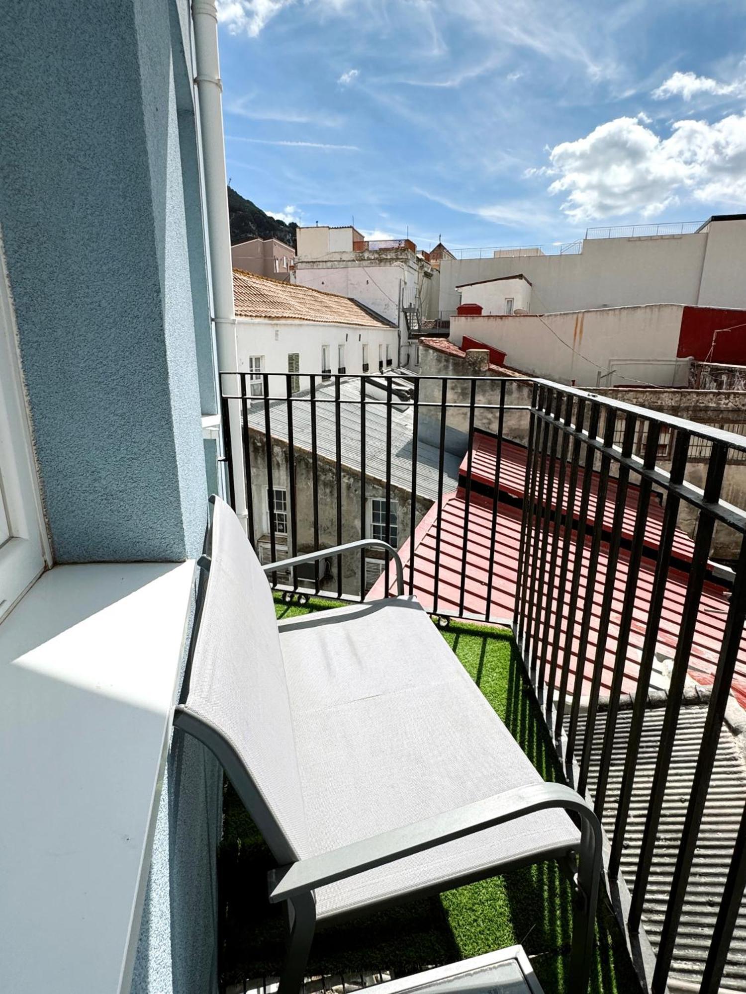 Modern City Centre Two Bedroom Windsor Apartment - Grand Central House Gibraltar Exteriör bild