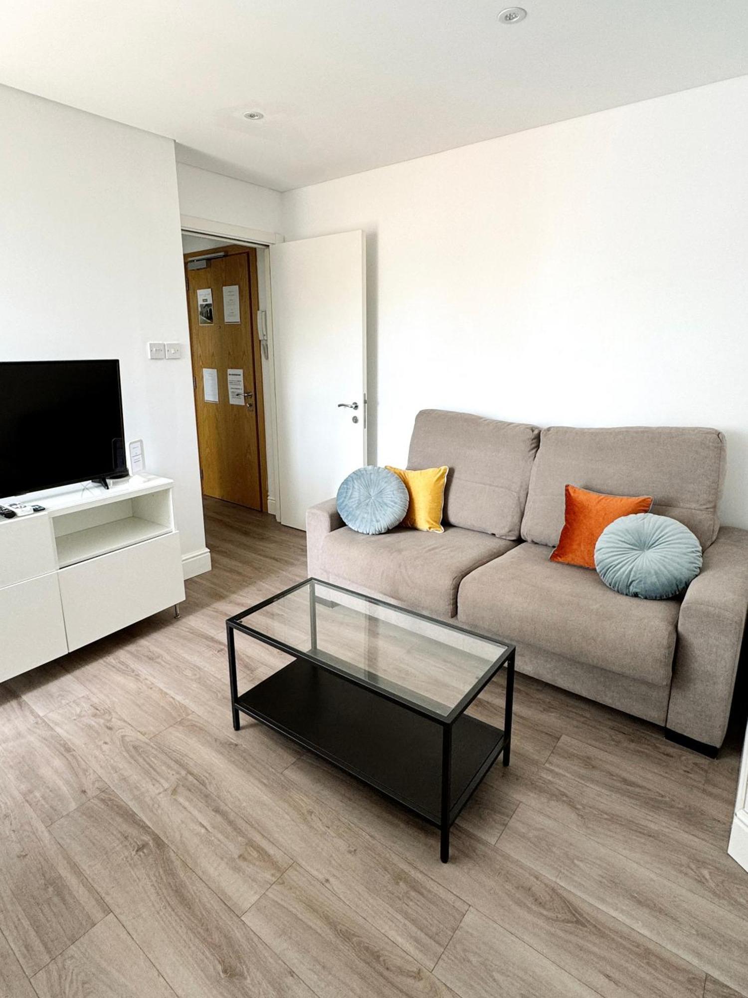 Modern City Centre Two Bedroom Windsor Apartment - Grand Central House Gibraltar Exteriör bild