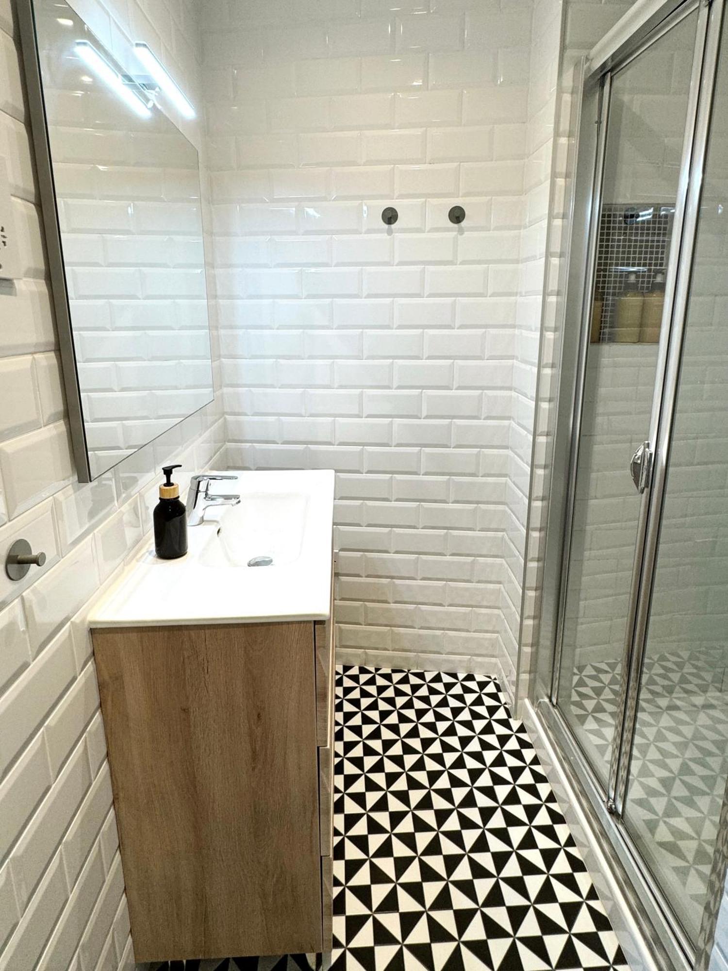 Modern City Centre Two Bedroom Windsor Apartment - Grand Central House Gibraltar Exteriör bild
