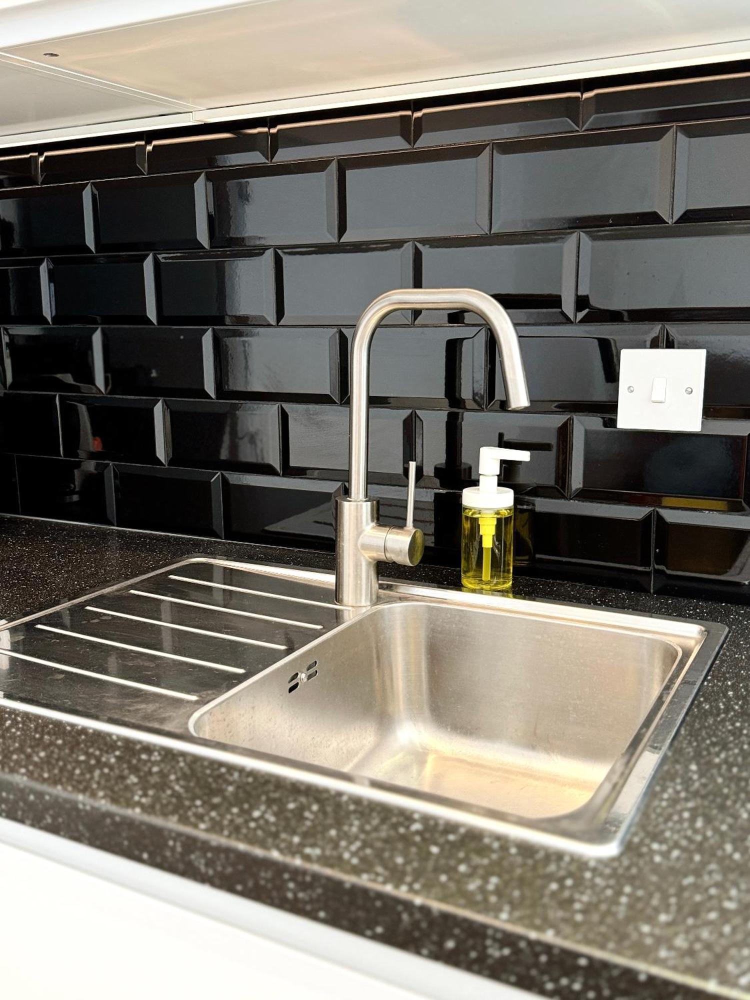 Modern City Centre Two Bedroom Windsor Apartment - Grand Central House Gibraltar Exteriör bild