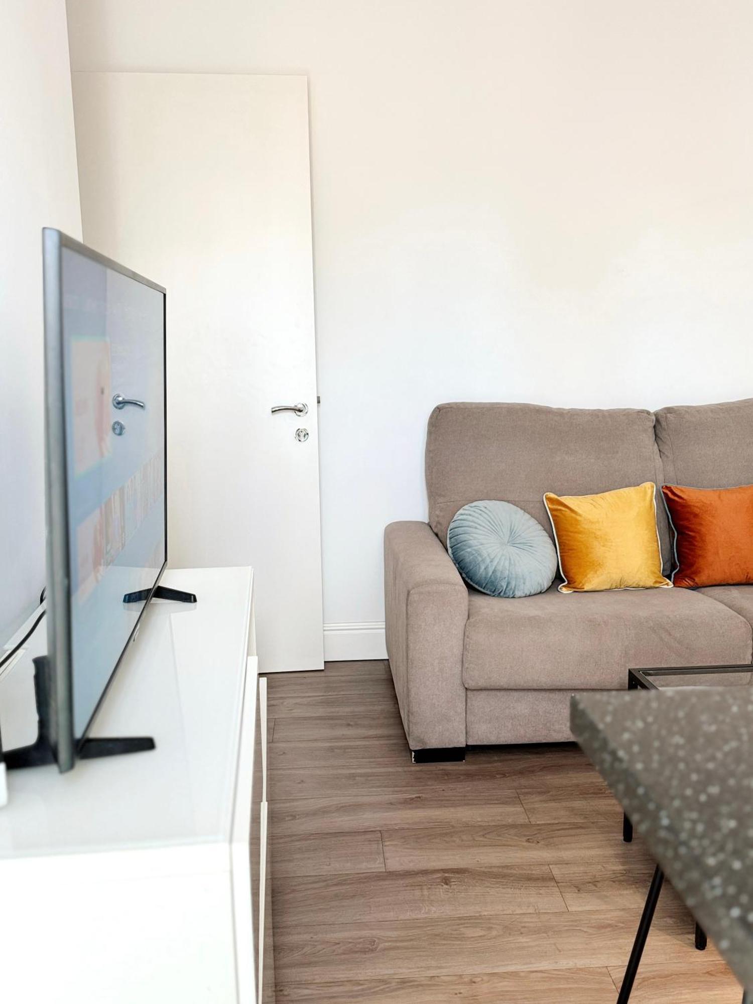 Modern City Centre Two Bedroom Windsor Apartment - Grand Central House Gibraltar Exteriör bild