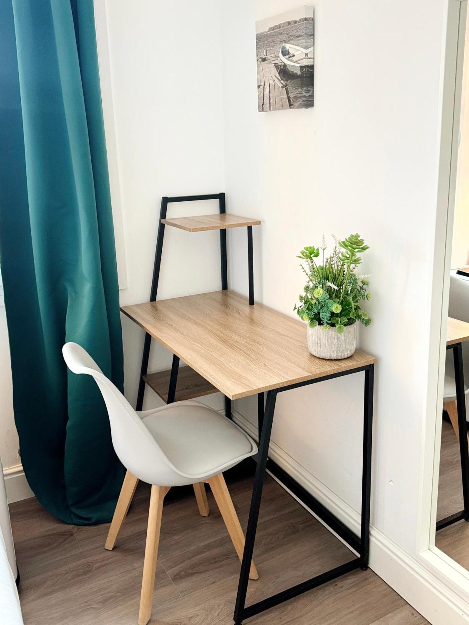Modern City Centre Two Bedroom Windsor Apartment - Grand Central House Gibraltar Exteriör bild