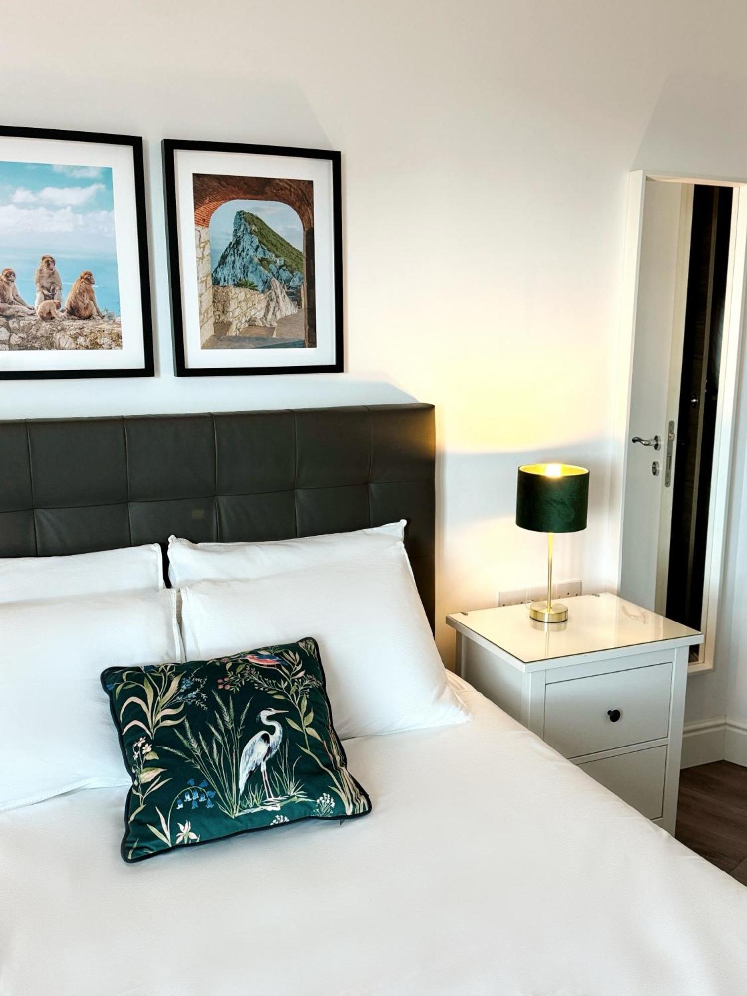 Modern City Centre Two Bedroom Windsor Apartment - Grand Central House Gibraltar Exteriör bild