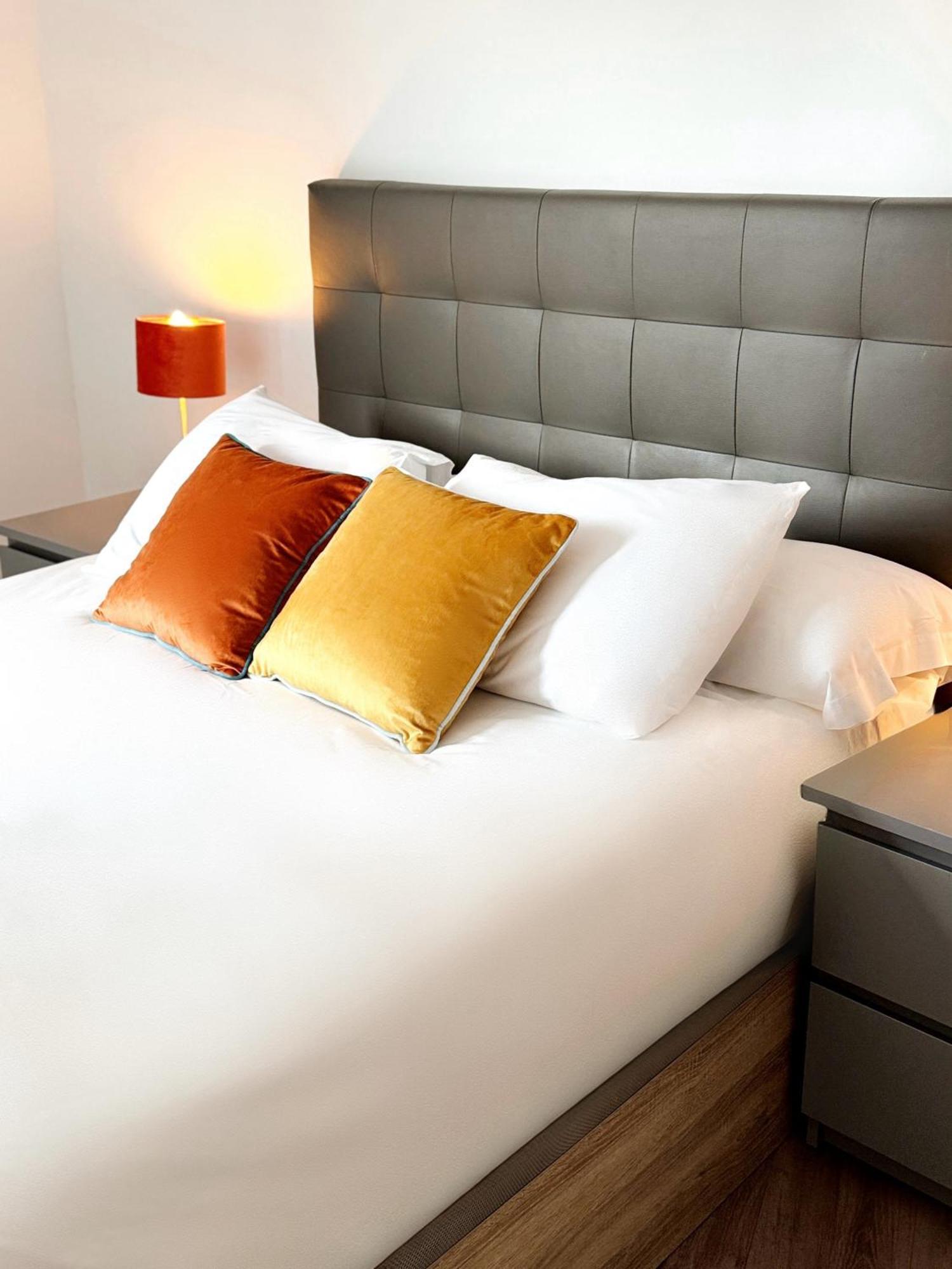 Modern City Centre Two Bedroom Windsor Apartment - Grand Central House Gibraltar Exteriör bild