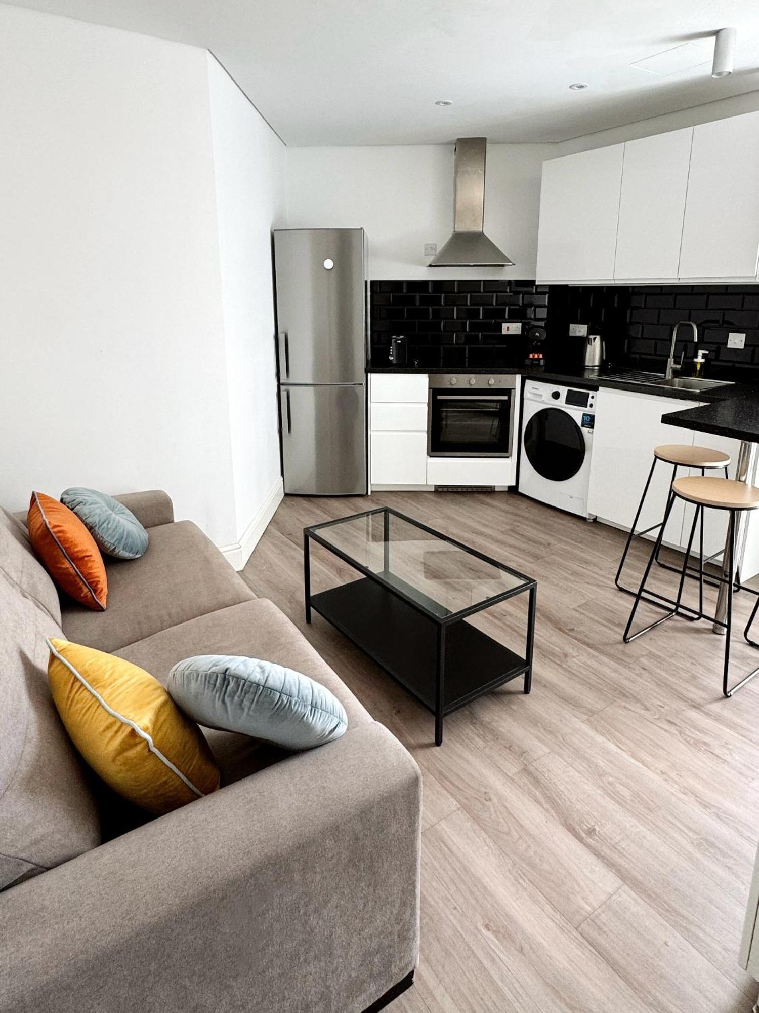 Modern City Centre Two Bedroom Windsor Apartment - Grand Central House Gibraltar Exteriör bild