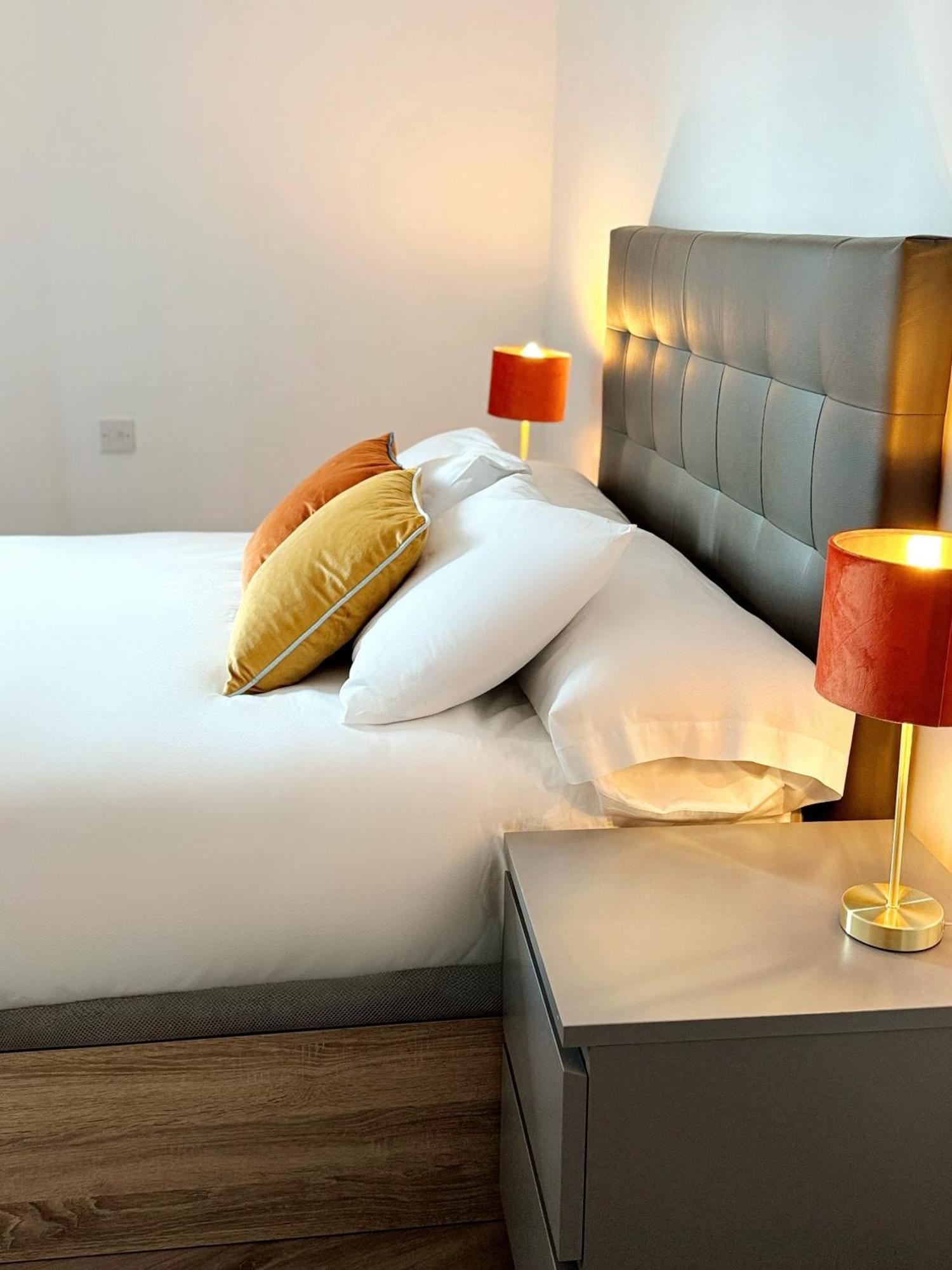 Modern City Centre Two Bedroom Windsor Apartment - Grand Central House Gibraltar Exteriör bild