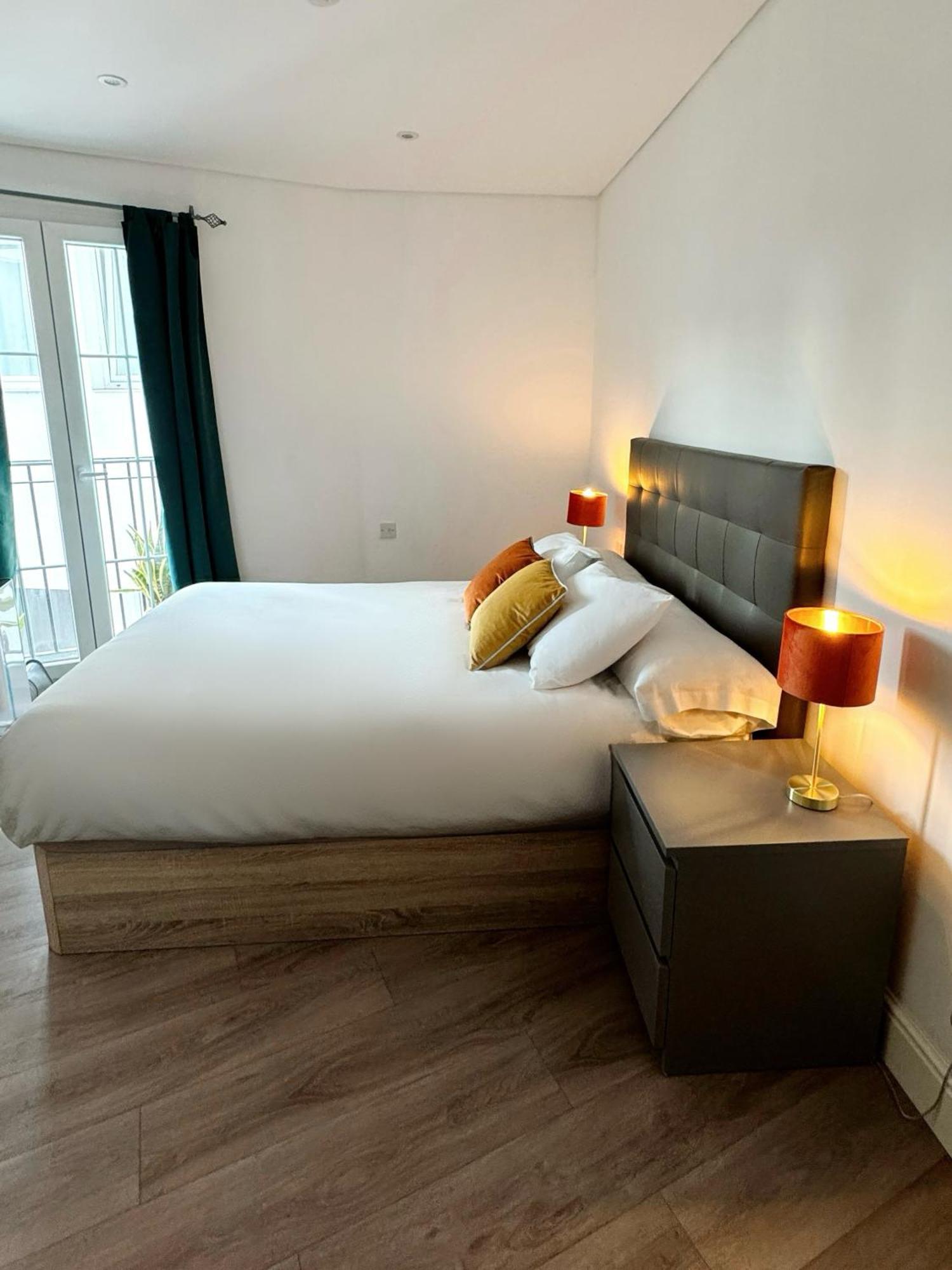Modern City Centre Two Bedroom Windsor Apartment - Grand Central House Gibraltar Exteriör bild
