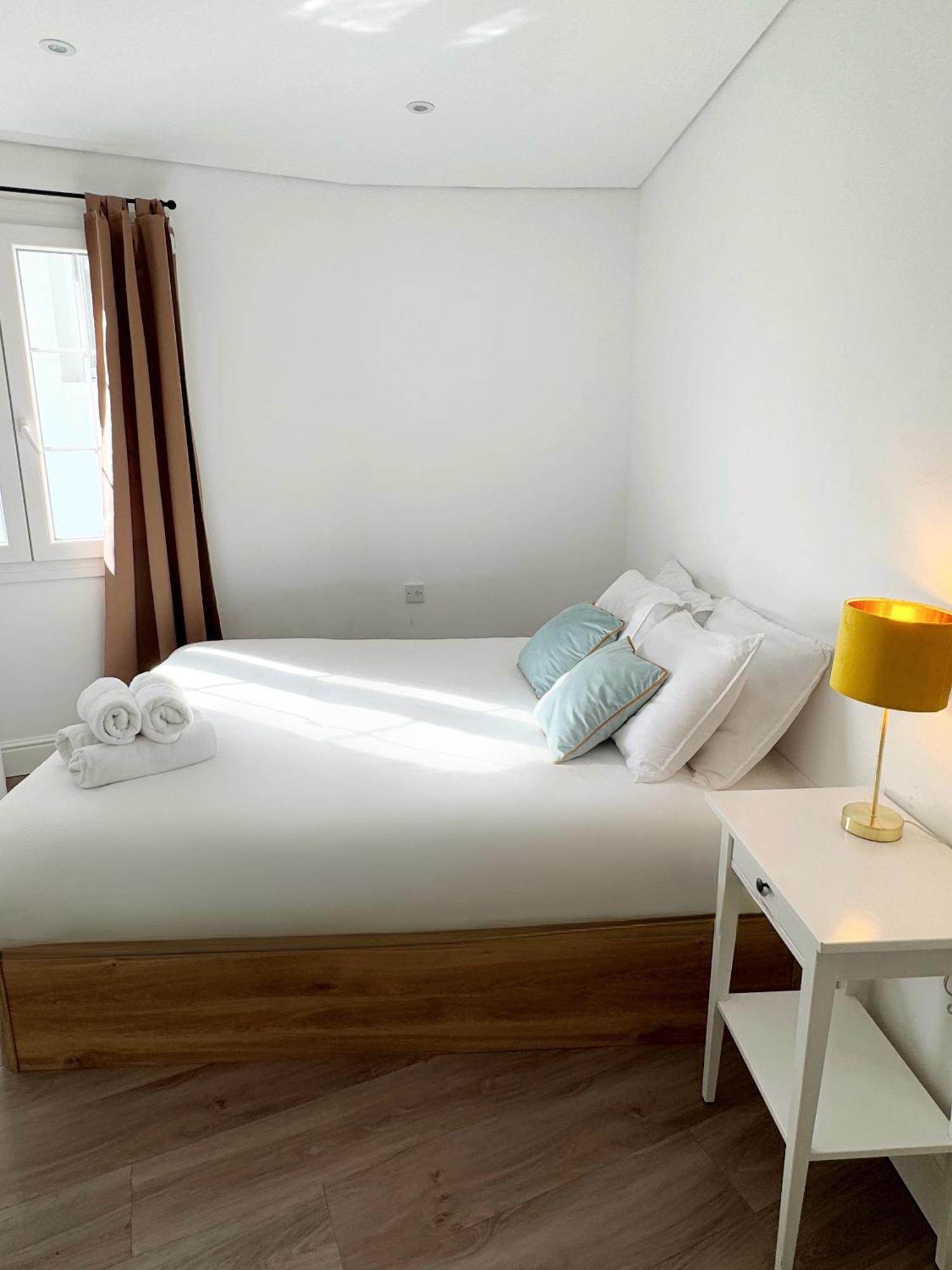 Modern City Centre Two Bedroom Windsor Apartment - Grand Central House Gibraltar Exteriör bild